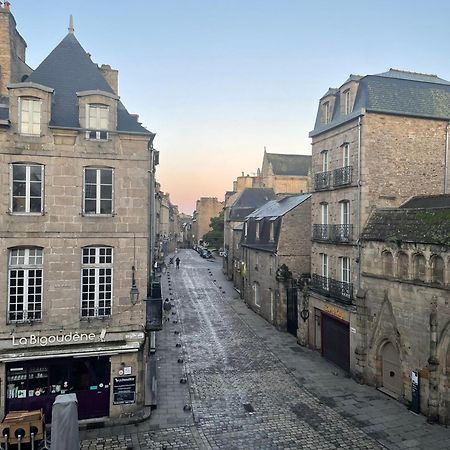 Spacieux Appartement Au Coeur Du Centre Historique De Dinan Exterior photo