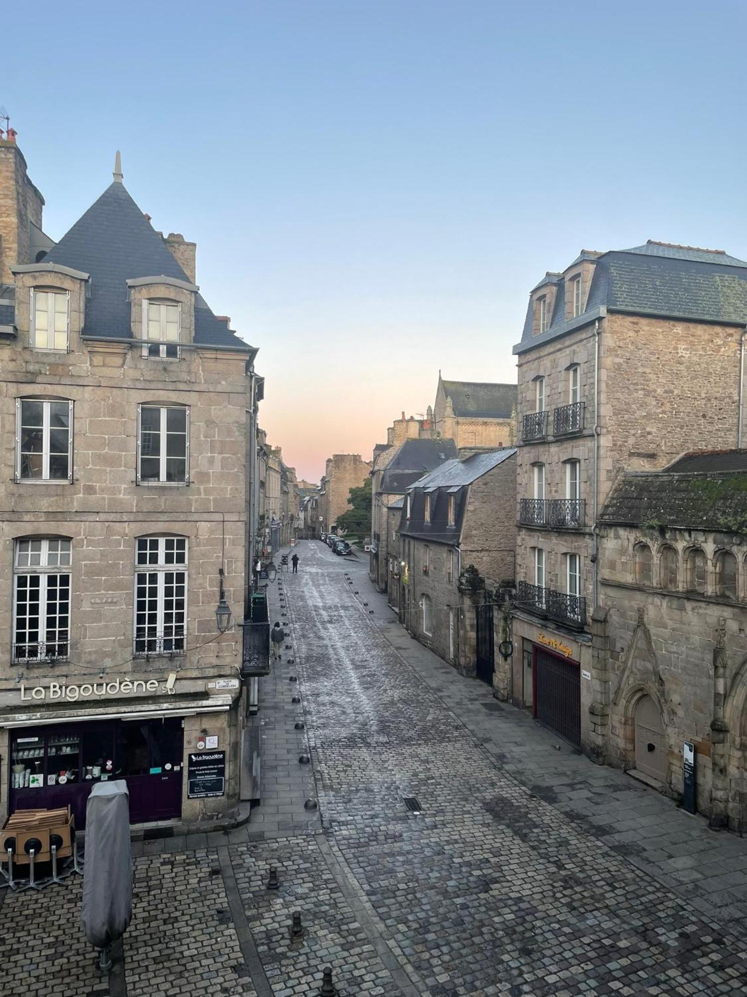 Spacieux Appartement Au Coeur Du Centre Historique De Dinan Exterior photo